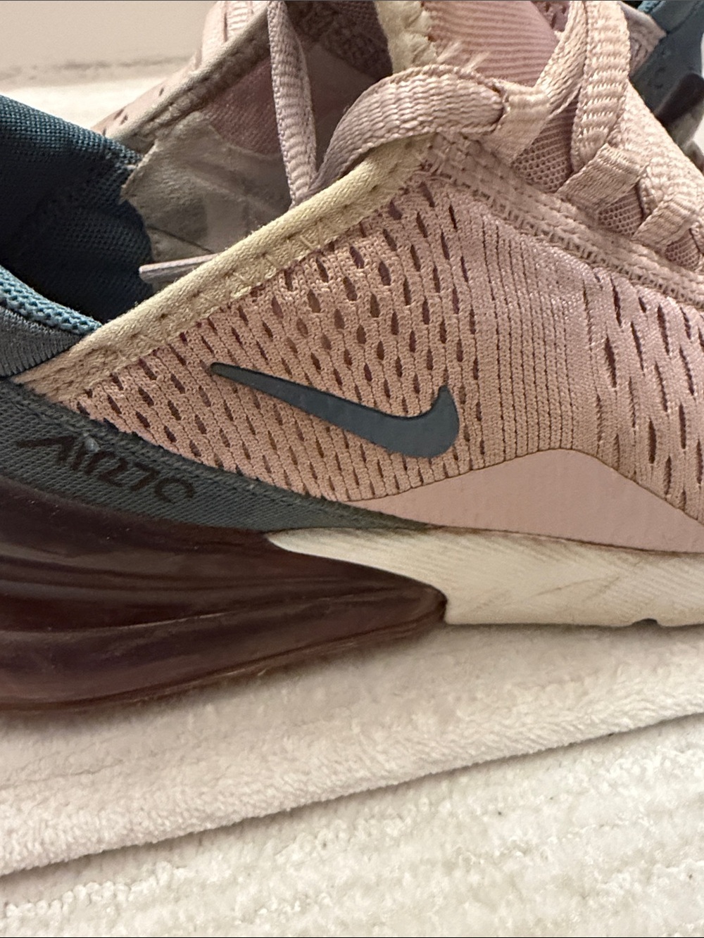Nike Women's Air 270 Sneakers in Dusty Pink and Teal Accent size 7.5 - Picture 2 of 7